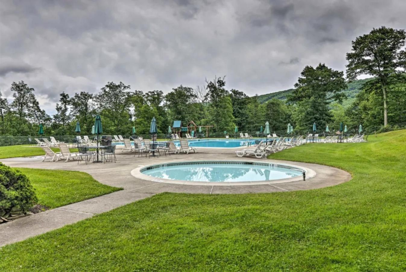 Pocono Mountain Home , Hot Tub- 1 Mile To Skiing! Tannersville Exterior photo
